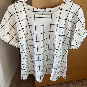 NWOT white and black short sleeve blouse size M